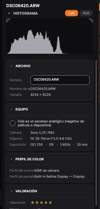 El panel Info: histograma, cámara y objetivo, exposición, valoración, marca, etiqueta de color y etiquetas